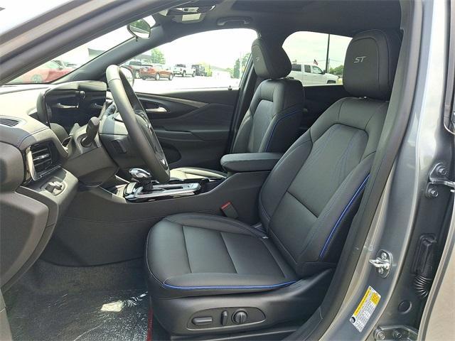 new 2025 Buick Envista car, priced at $30,070