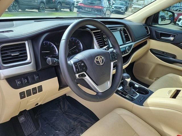 used 2017 Toyota Highlander car, priced at $26,990