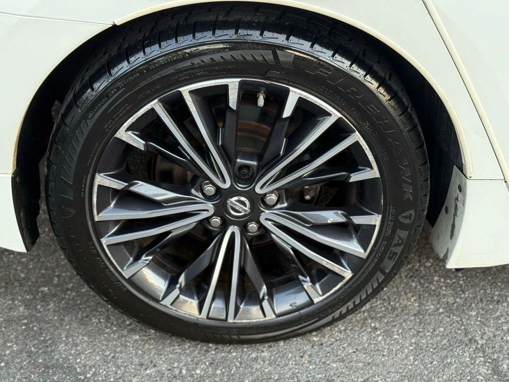 used 2016 Nissan Maxima car, priced at $9,725