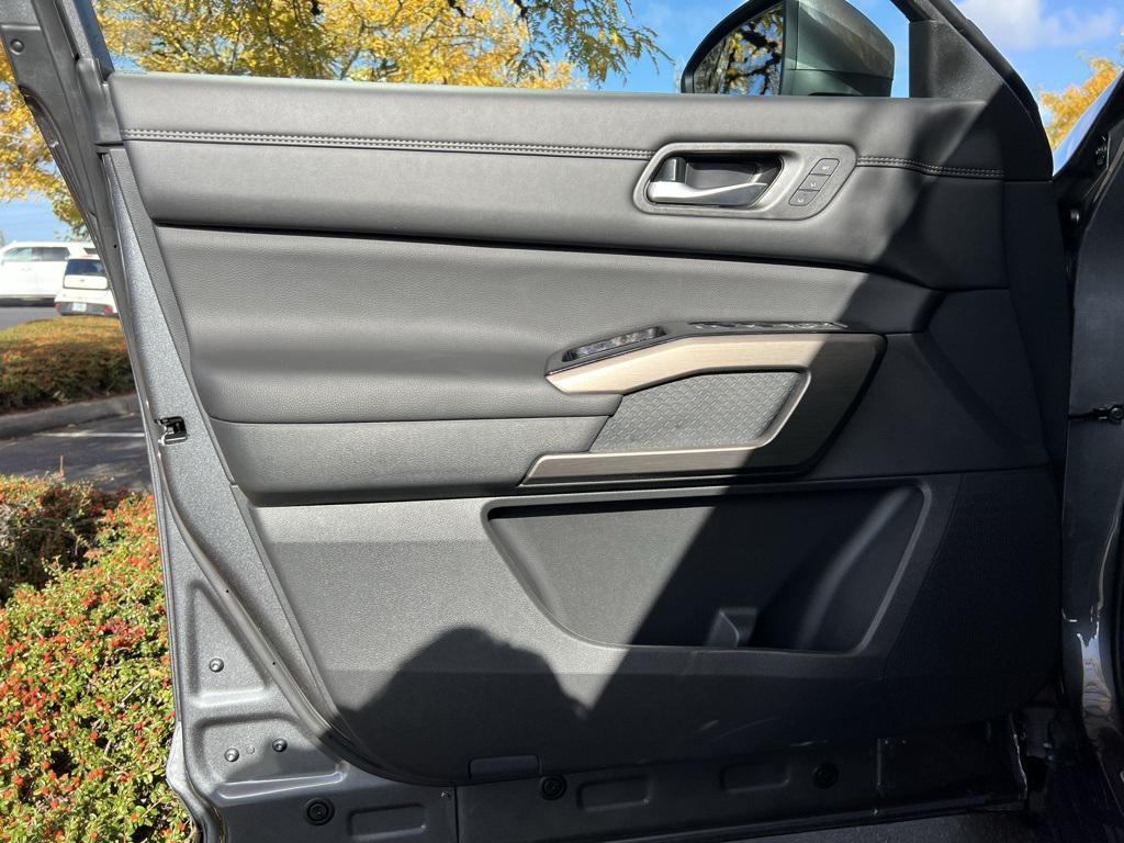 new 2025 Nissan Pathfinder car, priced at $48,595
