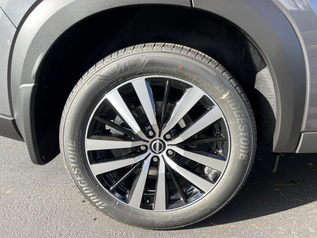 new 2025 Nissan Pathfinder car, priced at $48,595