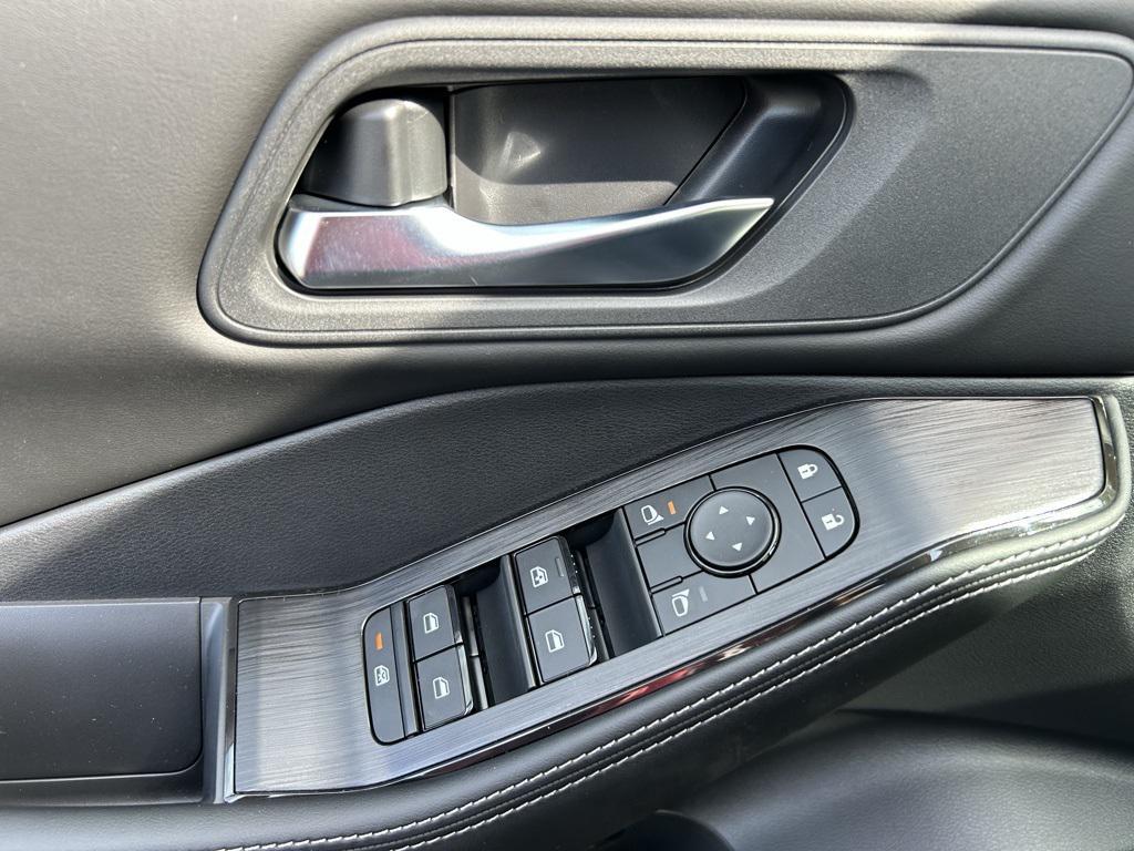 new 2025 Nissan Rogue car, priced at $32,028