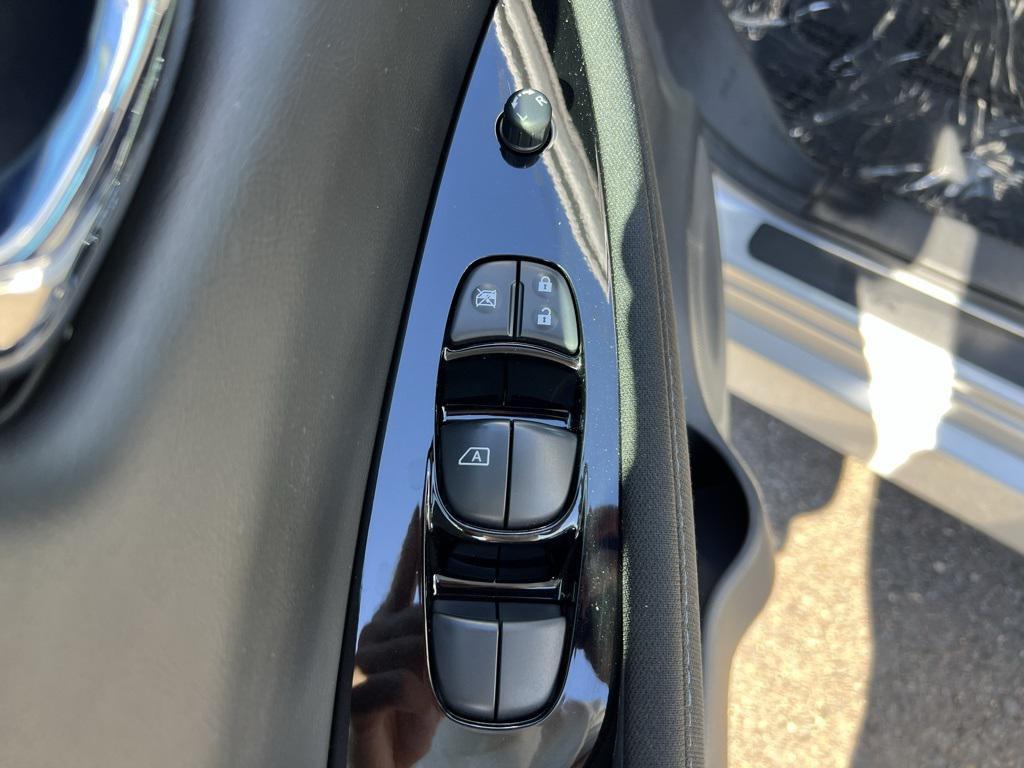 used 2024 Nissan Leaf car, priced at $22,611