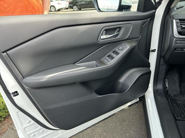 new 2025 Nissan Rogue car, priced at $32,432
