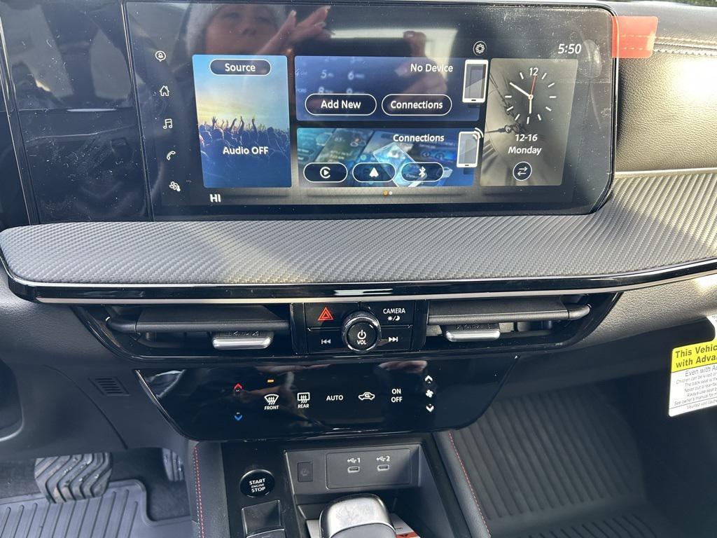 new 2025 Nissan Kicks car, priced at $29,252