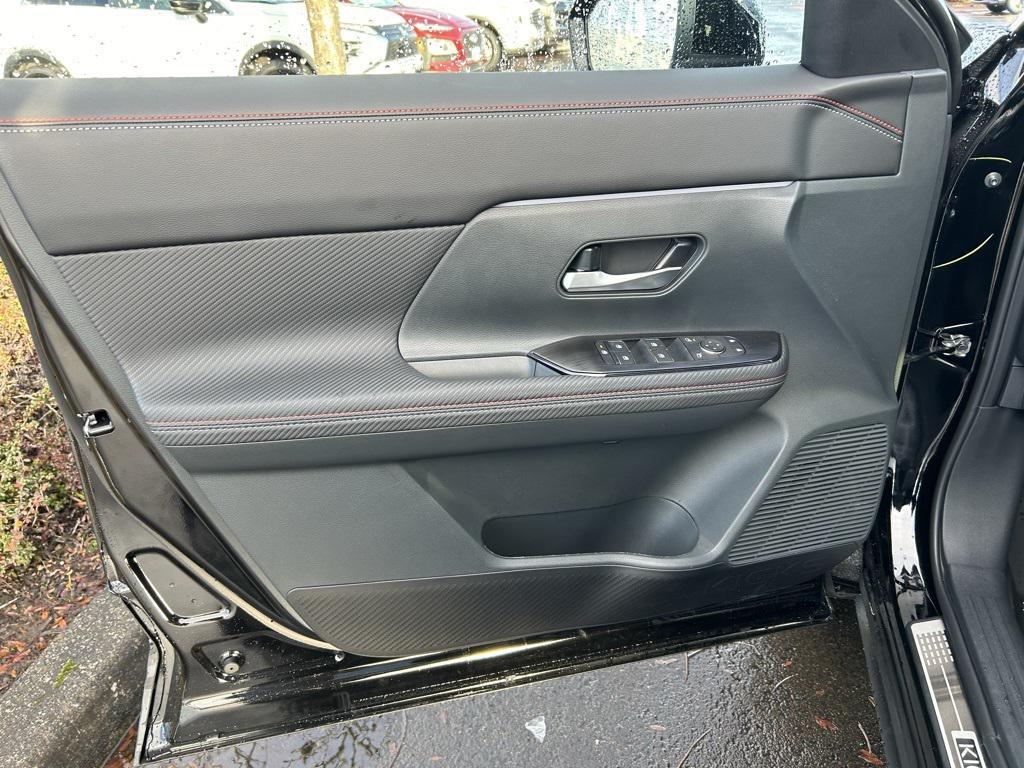 new 2025 Nissan Kicks car, priced at $29,252