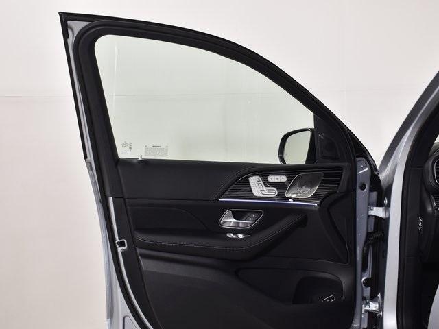 new 2025 Mercedes-Benz GLS 580 car, priced at $124,800