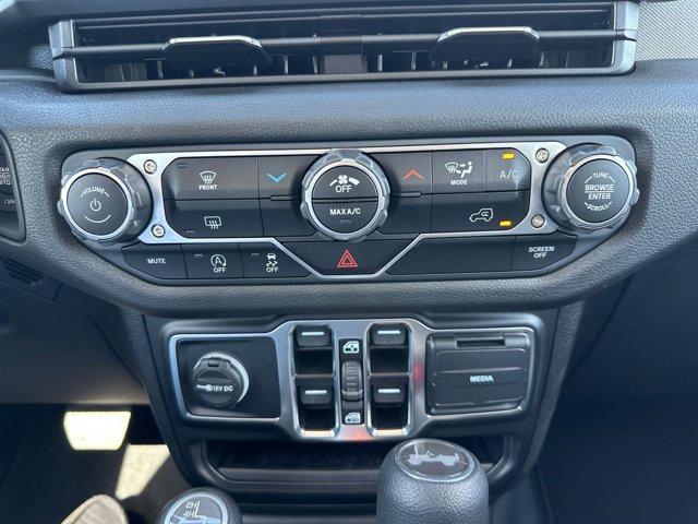 new 2025 Jeep Wrangler car, priced at $46,075