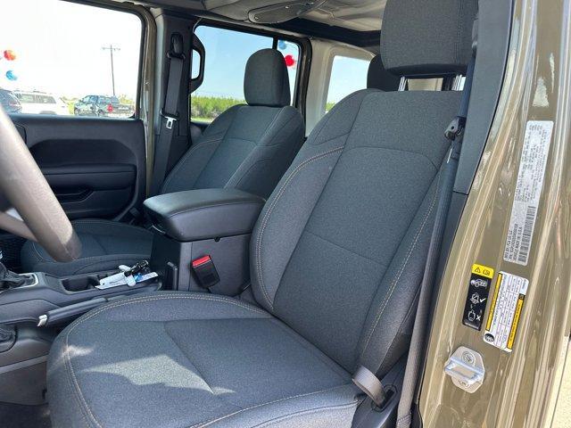 new 2025 Jeep Wrangler car, priced at $46,075