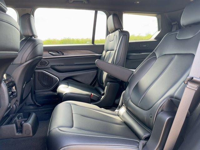 new 2025 Jeep Grand Cherokee L car