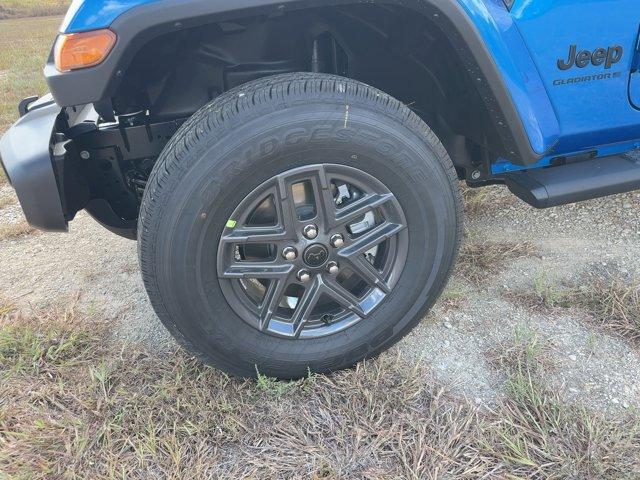 new 2025 Jeep Gladiator car, priced at $48,405