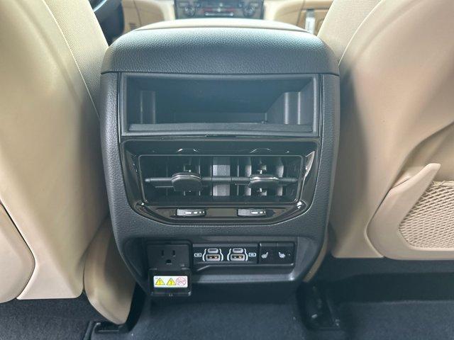 new 2025 Jeep Grand Cherokee car