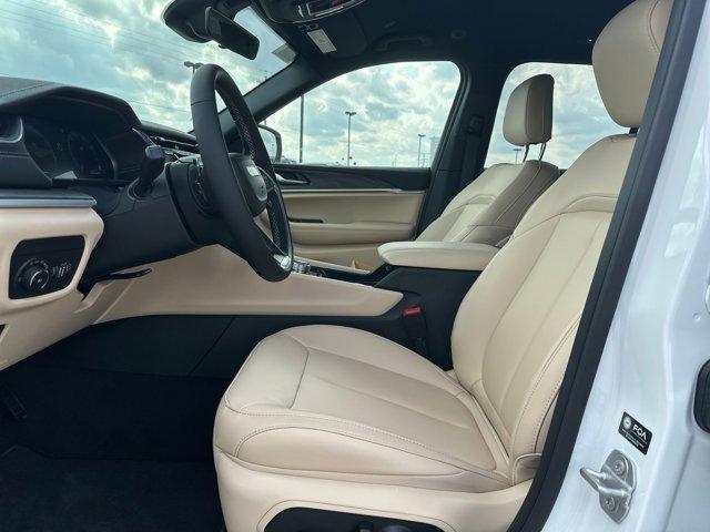 new 2025 Jeep Grand Cherokee car