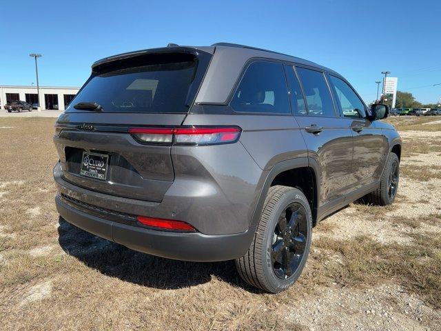 new 2025 Jeep Grand Cherokee car, priced at $45,875