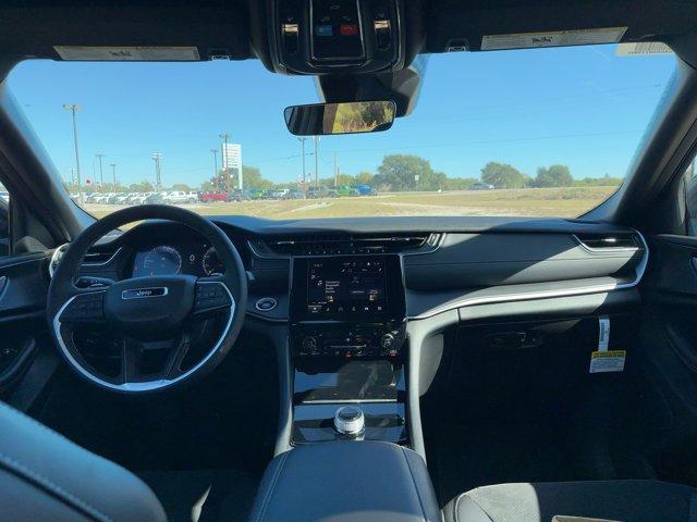 new 2025 Jeep Grand Cherokee car, priced at $45,875