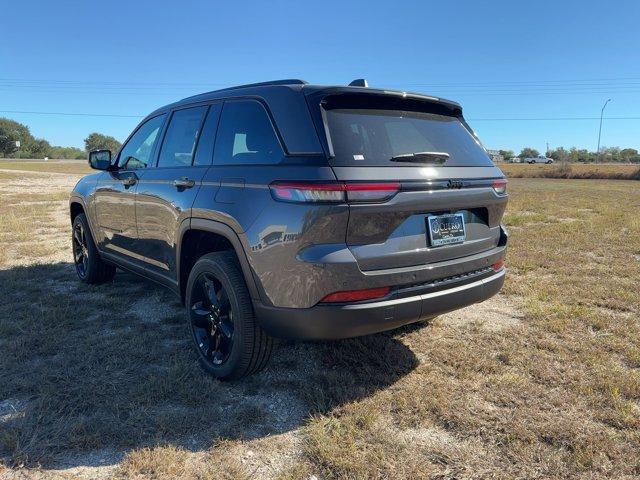 new 2025 Jeep Grand Cherokee car, priced at $45,875