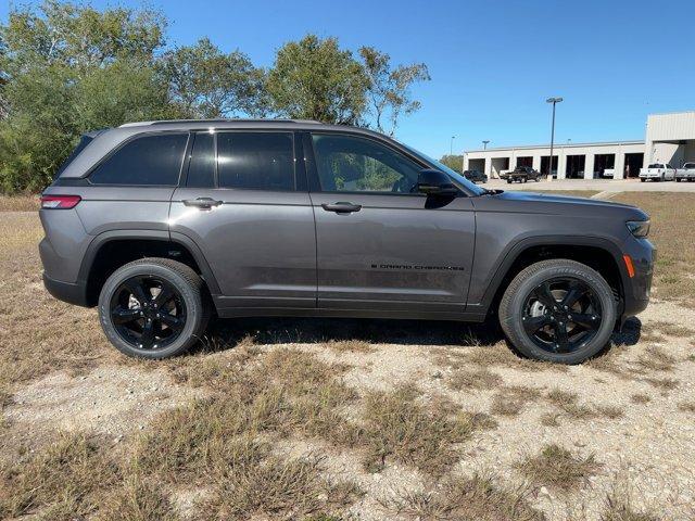 new 2025 Jeep Grand Cherokee car, priced at $45,875