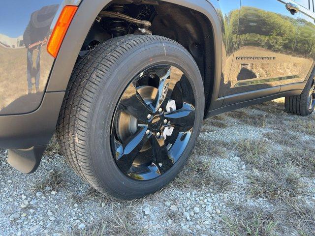 new 2025 Jeep Grand Cherokee car, priced at $45,875