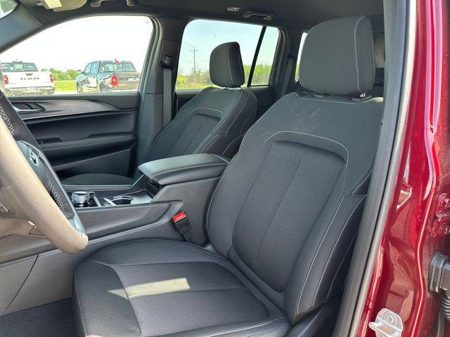 new 2025 Jeep Grand Cherokee car, priced at $39,425