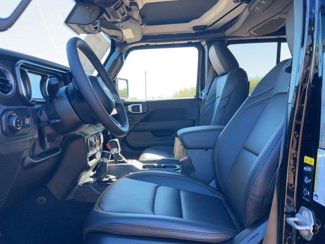 new 2025 Jeep Gladiator car