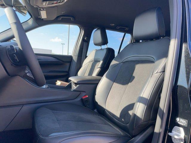 new 2025 Jeep Grand Cherokee car, priced at $45,875