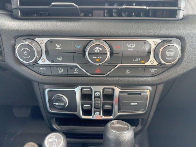 new 2025 Jeep Gladiator car, priced at $47,850