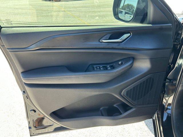 used 2025 Jeep Grand Cherokee car, priced at $39,995