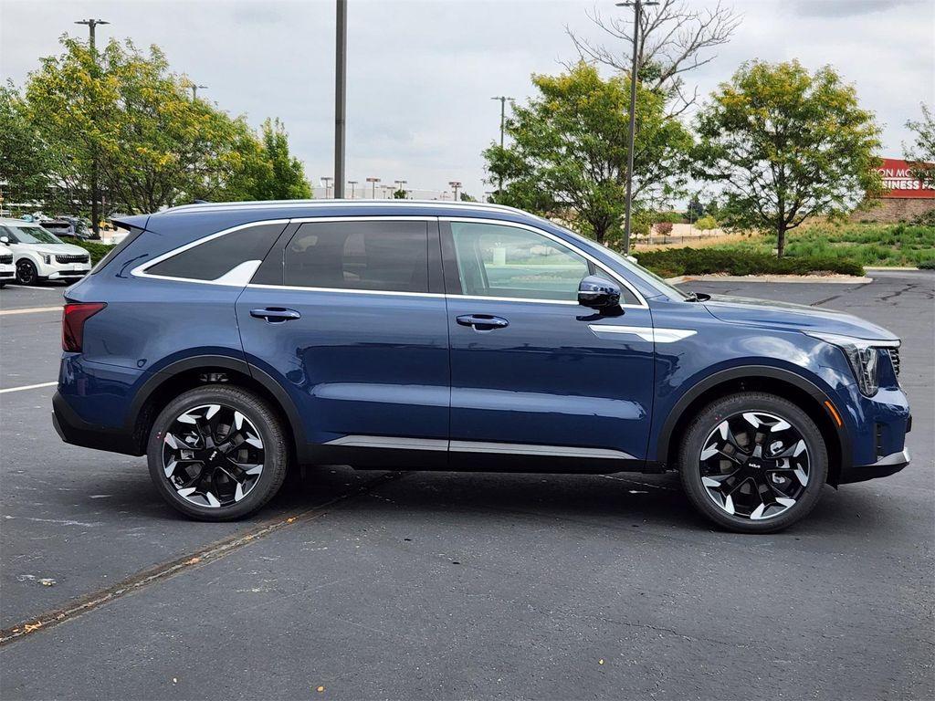 new 2026 Kia Sorento car, priced at $40,895