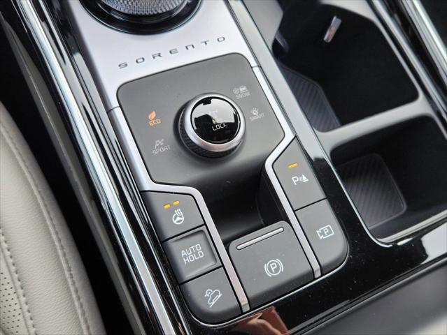 new 2025 Kia Sorento Hybrid car, priced at $43,817