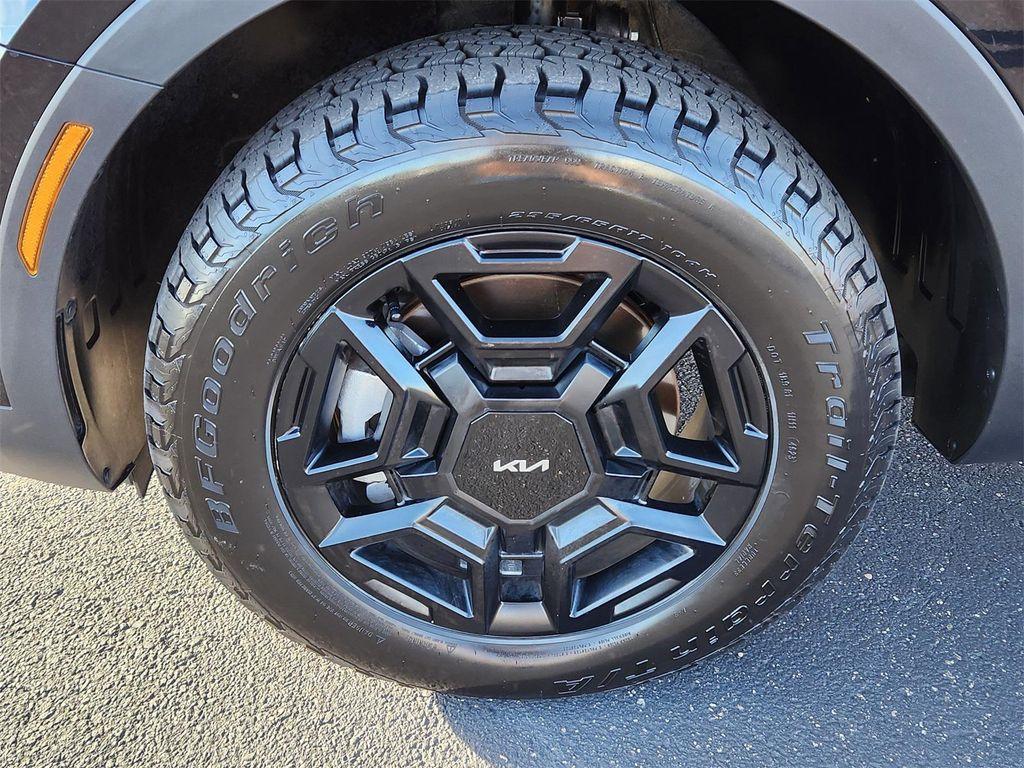 used 2024 Kia Sorento car, priced at $38,866
