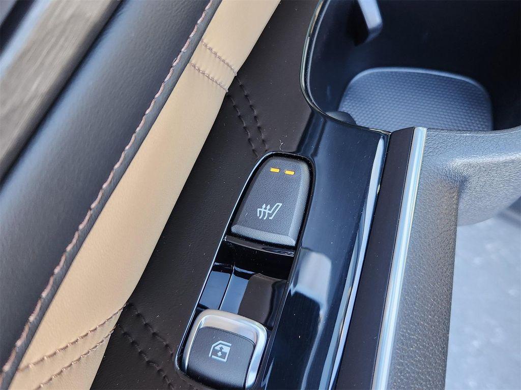 used 2024 Kia Sorento car, priced at $38,866