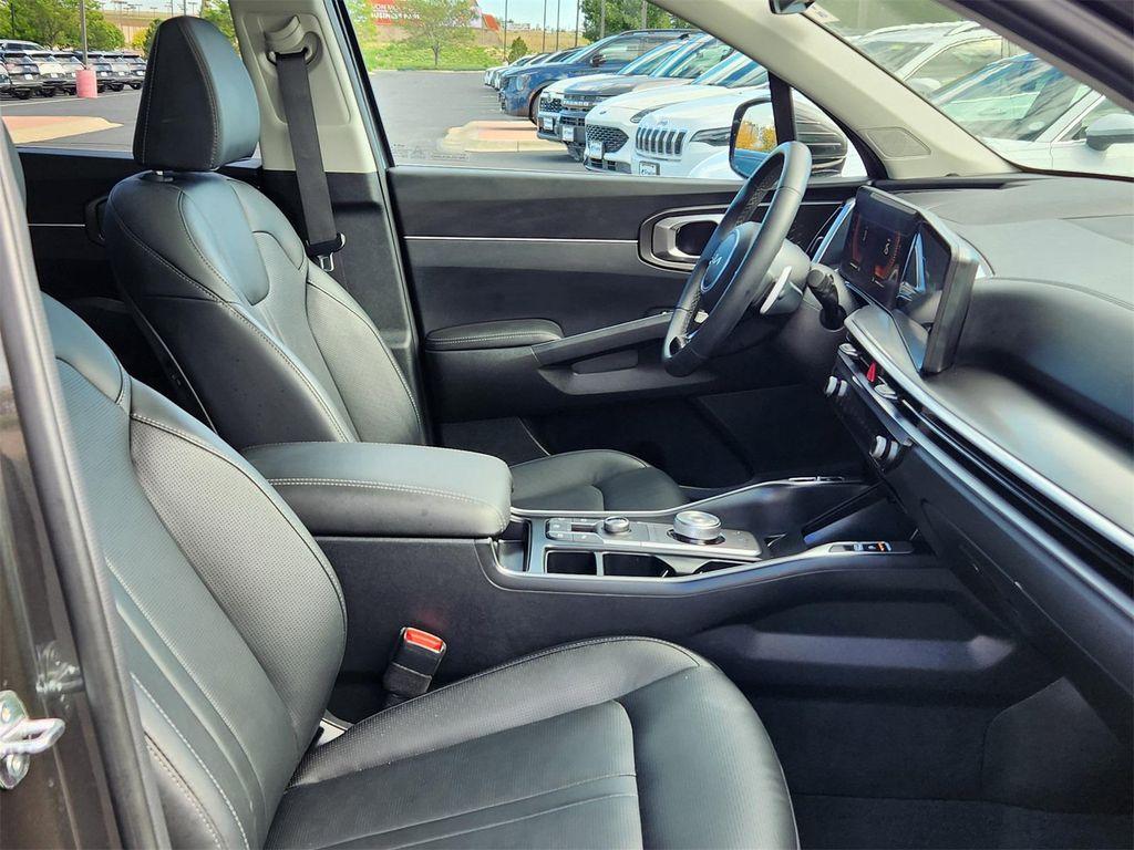 used 2025 Kia Sorento Hybrid car, priced at $35,731