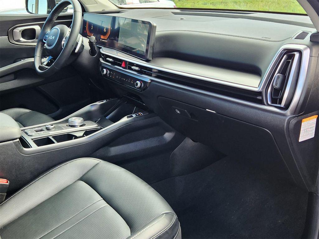 used 2025 Kia Sorento Hybrid car, priced at $35,731