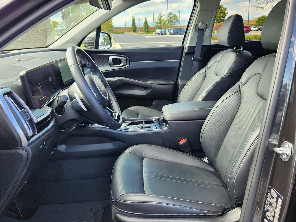 used 2025 Kia Sorento Hybrid car, priced at $35,731