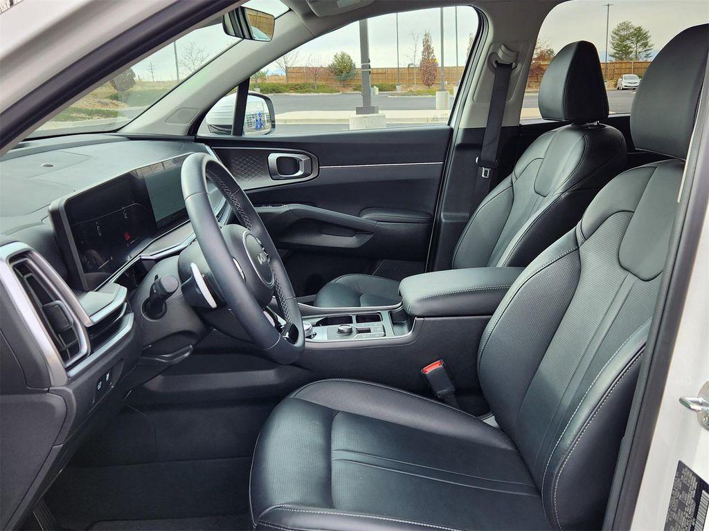 used 2025 Kia Sorento Hybrid car, priced at $36,057