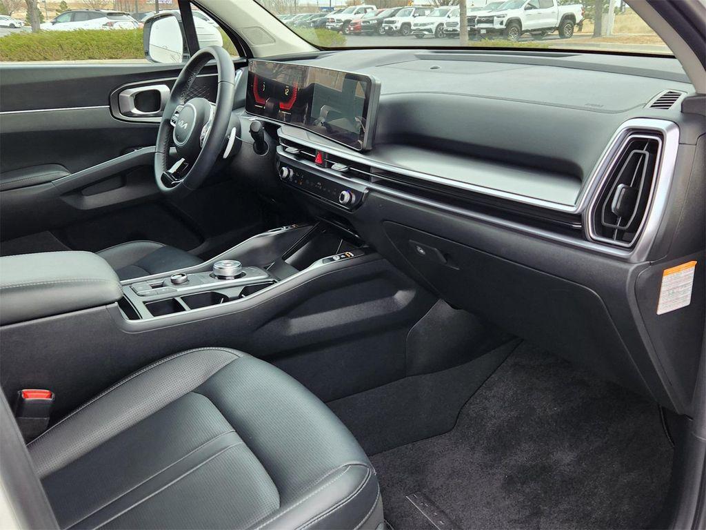 used 2025 Kia Sorento Hybrid car, priced at $36,057
