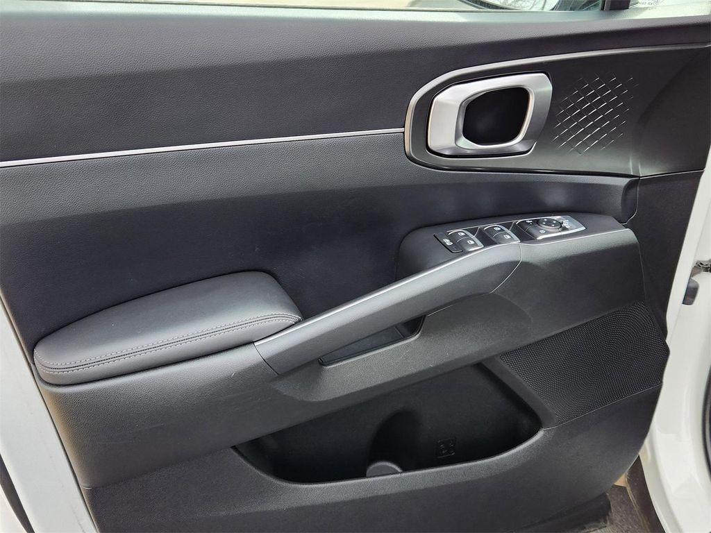 used 2025 Kia Sorento Hybrid car, priced at $36,057