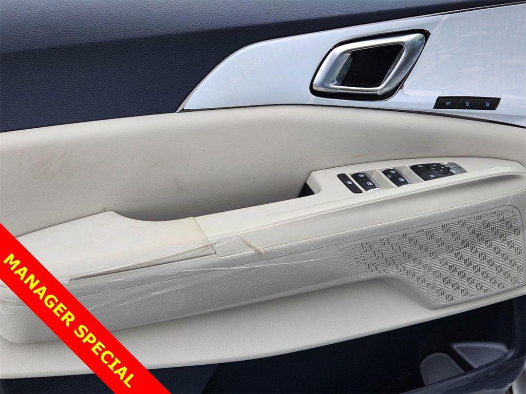 new 2025 Kia Carnival Hybrid car, priced at $46,995