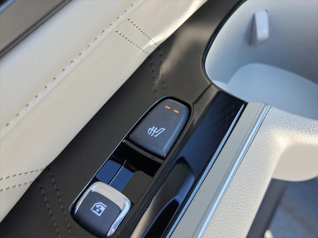new 2025 Kia Sorento Hybrid car, priced at $44,889