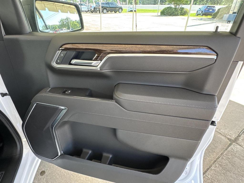 new 2025 GMC Sierra 1500 car, priced at $48,895