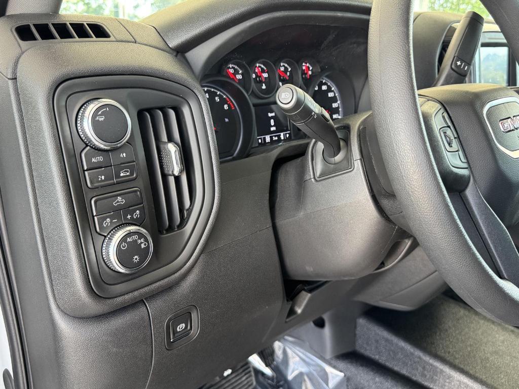 new 2025 GMC Sierra 1500 car, priced at $44,335