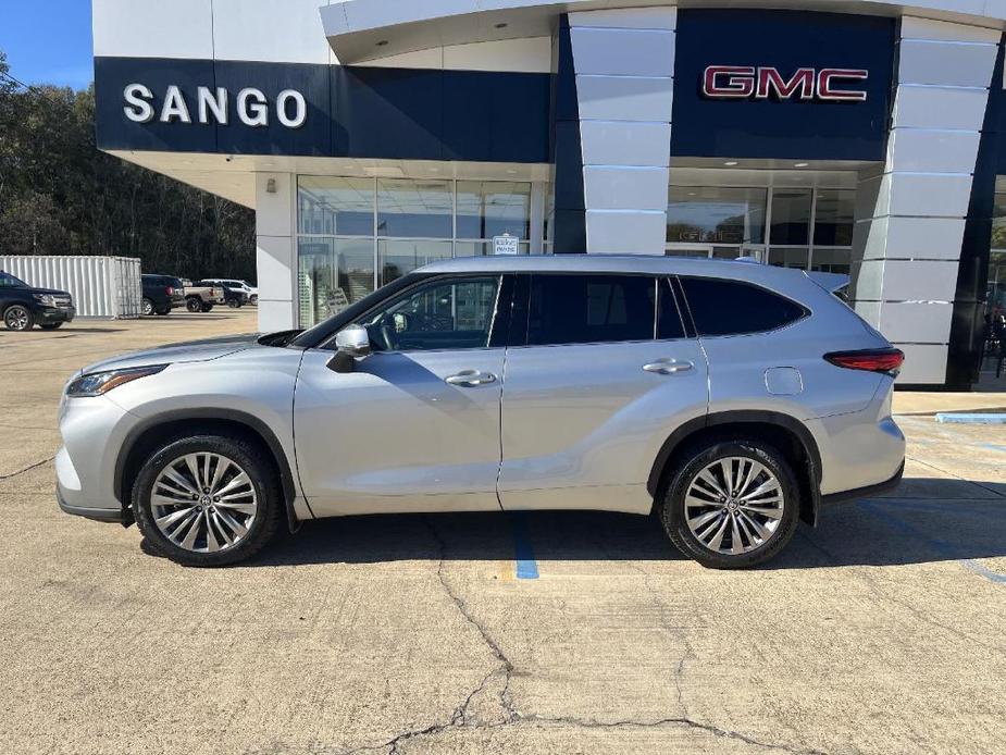 used 2021 Toyota Highlander car, priced at $36,577