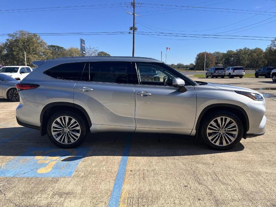 used 2021 Toyota Highlander car, priced at $36,577