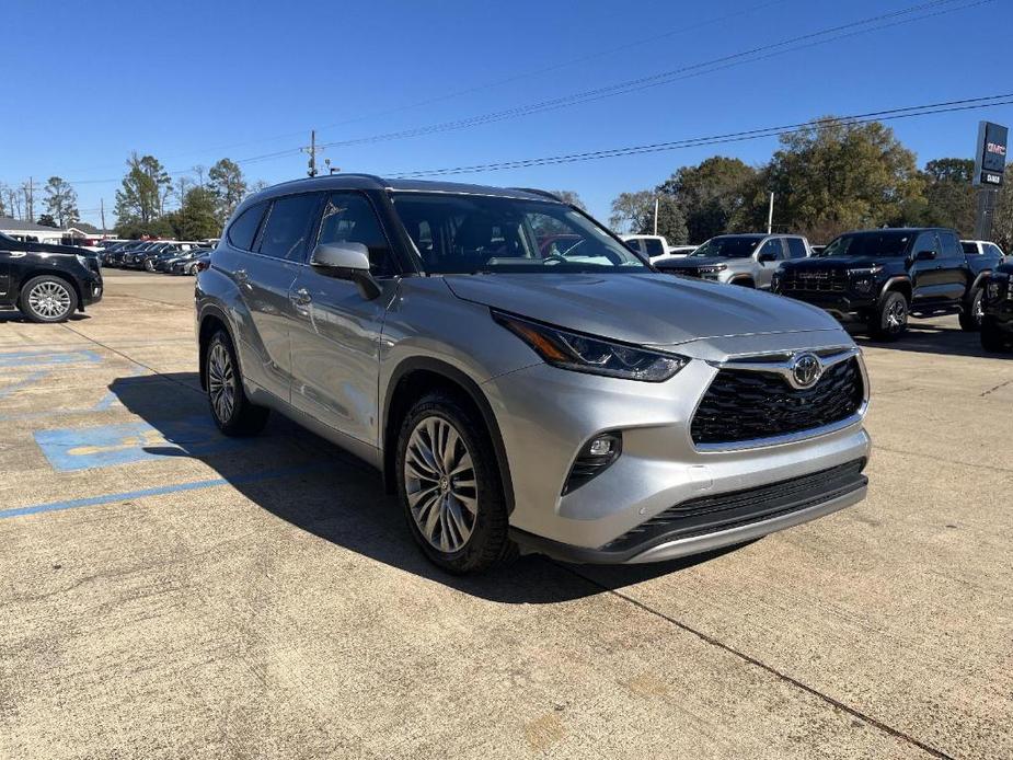 used 2021 Toyota Highlander car, priced at $36,577