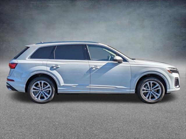 new 2025 Audi Q7 car, priced at $70,142