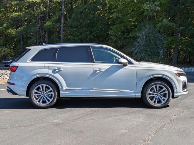 new 2025 Audi Q7 car, priced at $72,142