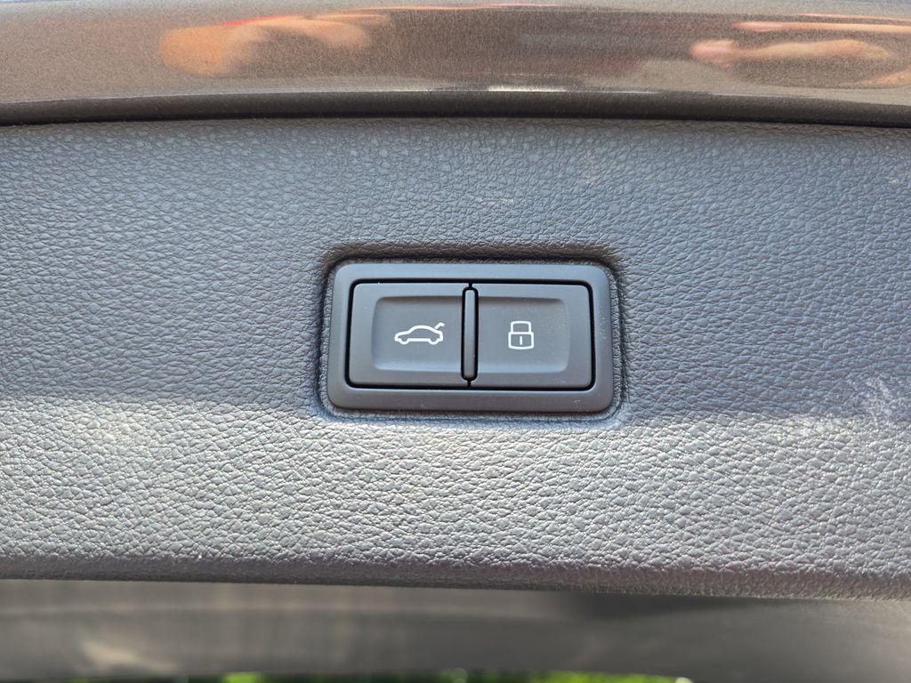 used 2025 Audi Q7 car, priced at $59,950