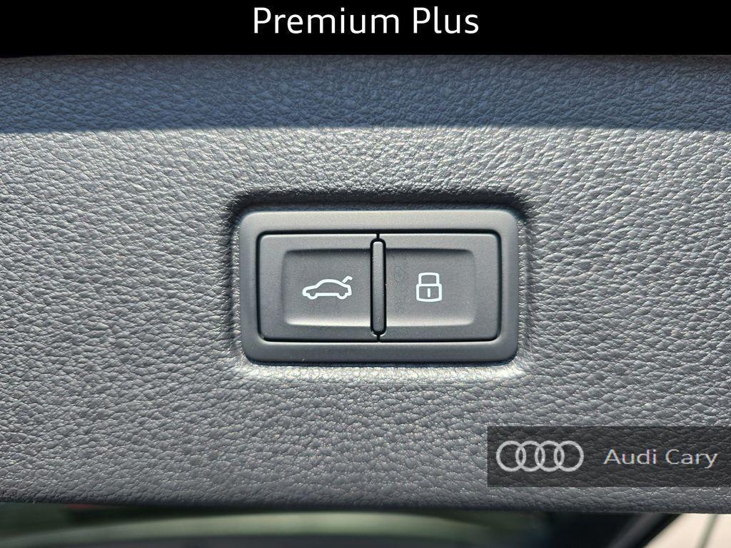 new 2025 Audi Q7 car, priced at $69,323