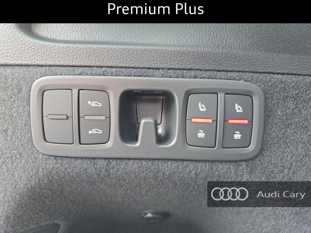 new 2025 Audi Q7 car, priced at $67,060