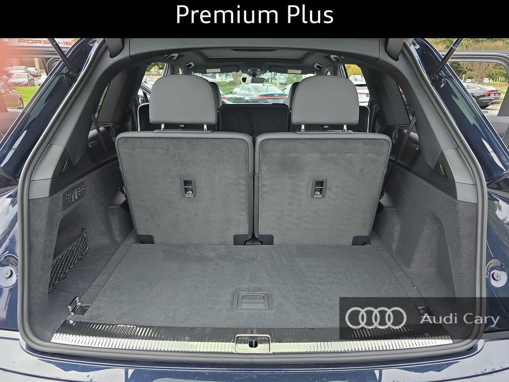 new 2025 Audi Q7 car, priced at $67,060